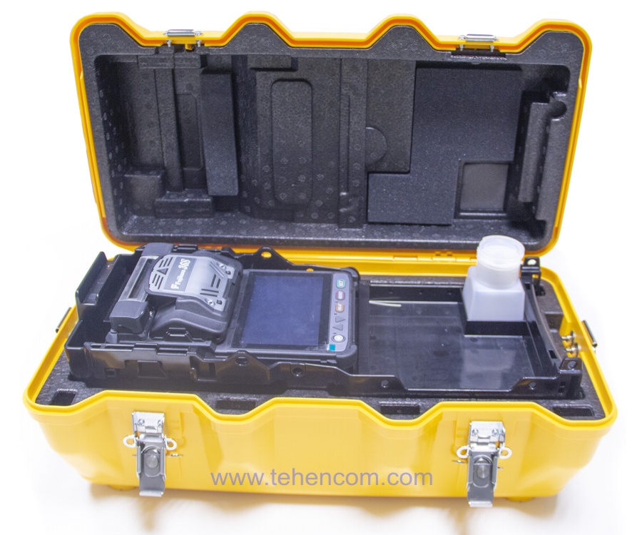 The Fujikura 36S and its accessories are housed in a handy and compact case