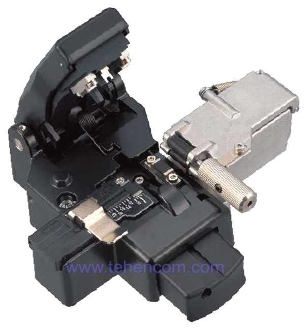 Semi-automatic optical fiber cleaver Fujikura CT-06A