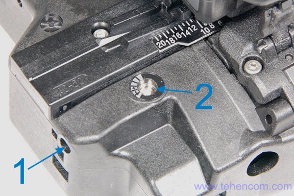 Простая процедура поднятия ножа скалывателя оптических волокон Fujikura CT08