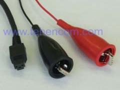 The appearance of the ends of the power cord from the terminals of the Fujikura DCC-13 external battery