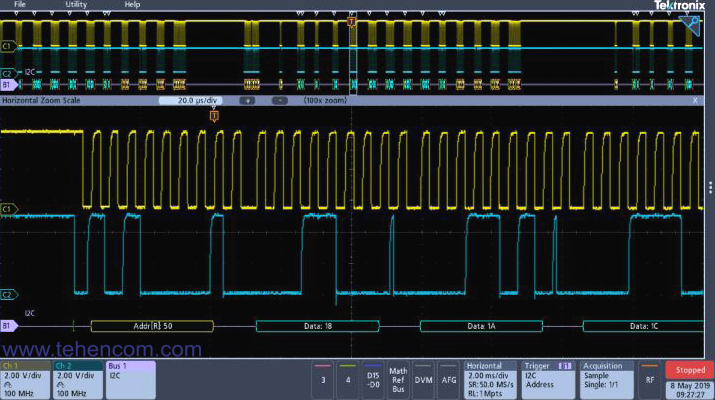 Tektronix MDO3 в режиме запуска по конкретному адресу последовательной шины I2C. Жёлтая осциллограмма представляет собой сигнал тактовой частоты шины, а синяя - передаваемые данные.